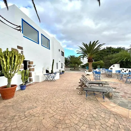 Apartment With Breakfast Included, Wifi And Great Pool In Yaiza Yaiza (Lanzarote)