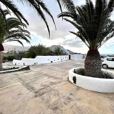 With Breakfast Included, Wifi And Great Pool In Yaiza *