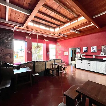 With Breakfast Included, Wifi And Great Pool In Yaiza *