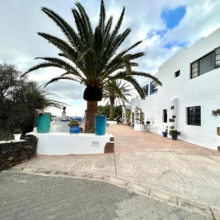 With Breakfast Included, Wifi And Great Pool In Yaiza * Yaiza (Lanzarote)