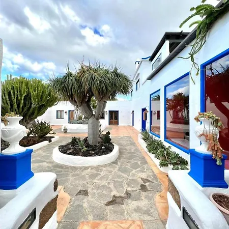 With Breakfast Included, Wifi And Great Pool In Yaiza Apartamento