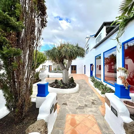 With Breakfast Included, Wifi And Great Pool In Yaiza Yaiza (Lanzarote)