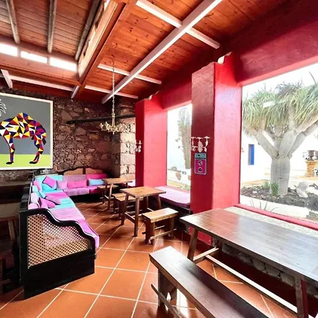 With Breakfast Included, Wifi And Great Pool In Yaiza * Yaiza (Lanzarote)